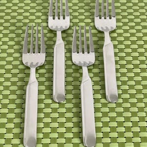 JA Henckels SYNERGY Stainless 4 Salad Forks 18/10 Frosted Handle China Flatware