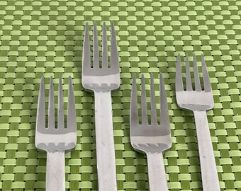 HAMPTON SILVERSMITHS HSV7 GLOSSY 18/10 STAINLESS FLATWARE PLAIN CHINA - CHOICE