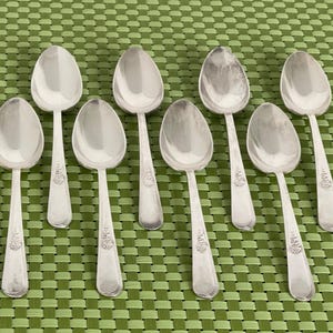 Couverts en métal argenté Holmes & Edwards YOUTH International 8 cuillères à café - 6 1/8"