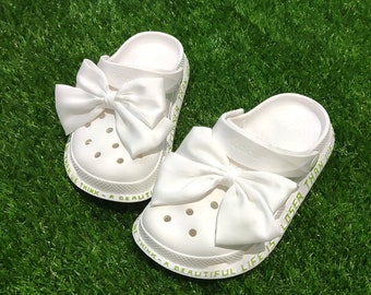 Charmes de chaussures Bowknot 2pcs de Set, Blanc / Vert foncé / Noir / Rouge / Rose Satin Crocs Charms, Bow Clogs Chaussures Décoration Pour Femmes Fille Enfants Cadeau Adulte