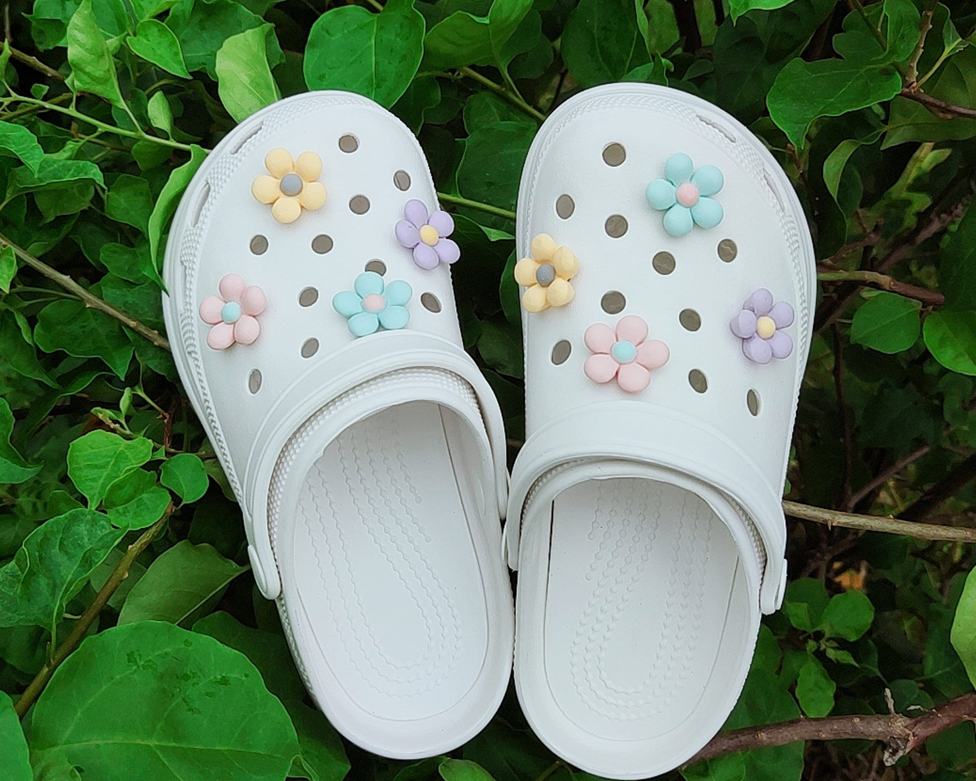 7pcs Cute Flower Shoes Charms For Crocs, Women Aesthetic Flower Shoes  Decoration Charms, Colorful Resin Daisy Flowers Shoe Charms Set For Crocs