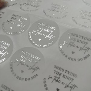 Pegatinas de despedida de soltera con efecto foil, Pegatinas de boda para tomar un trago, Ella se está casando, Se casaron, Pegatinas de tragos con alcohol, Ideas para despedidas de soltera