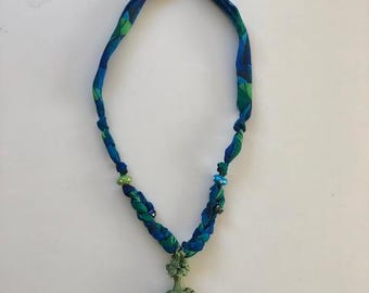 Medium length necklace with pendant