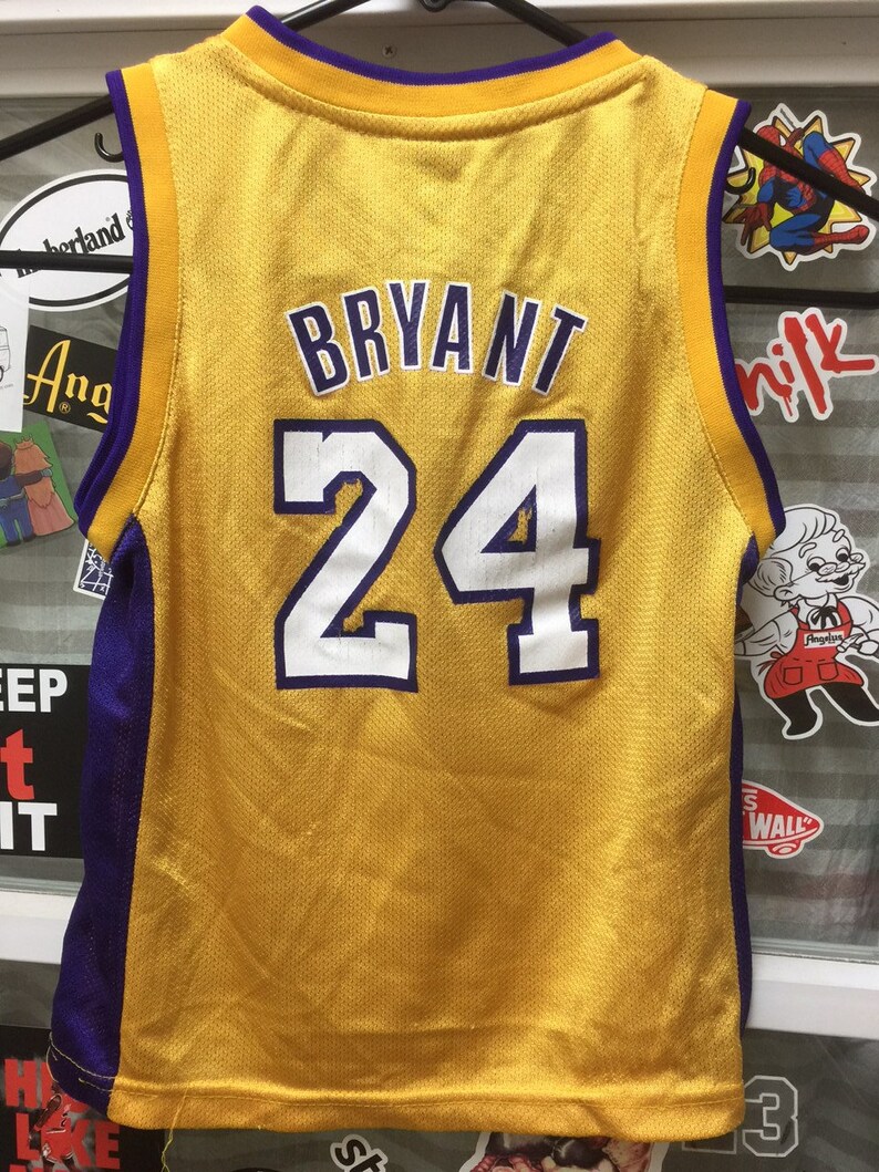 t shirt kobe argento
