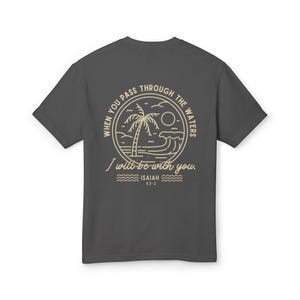 Camiseta vintage con estampado de olas de playa, camiseta gráfica cristiana, camiseta veraniega con temática religiosa, camiseta inspiradora costera, camiseta extragrande imagen 8