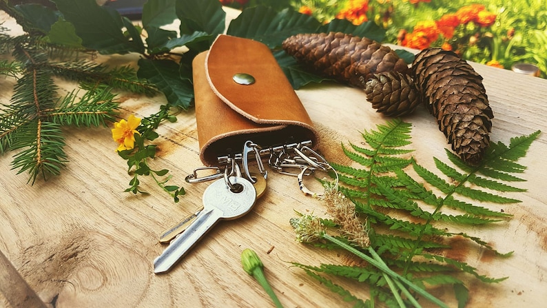 Personalized Leather Key Case Handcrafed Leather Key Case Small Key Case Leather Key Holder for 6 keys Convenient Leather Key Case