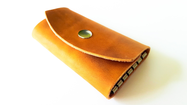Personalized Leather Key Case Handcrafed Leather Key Case Small Key Case Leather Key Holder for 6 keys Convenient Leather Key Case