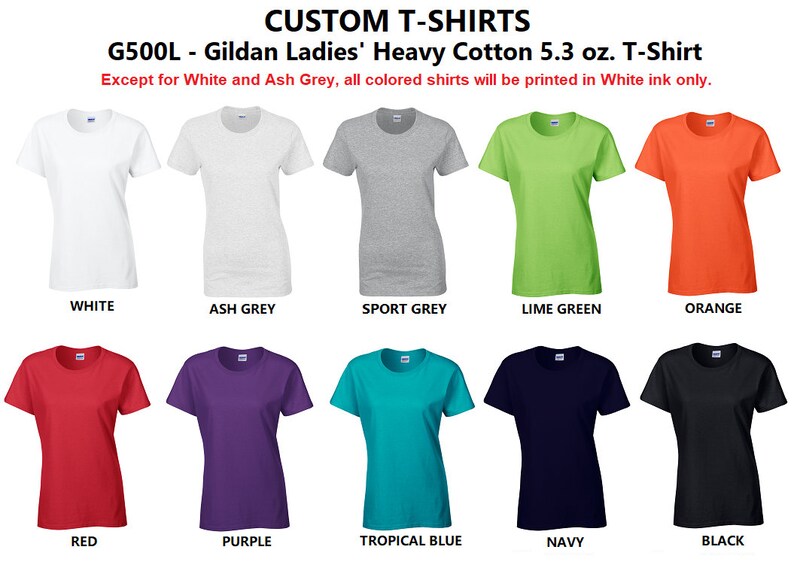 Pu&ograve; includere: Dieci t-shirt di diversi colori, tra cui bianco, grigio cenere, grigio sportivo, verde lime, arancione, rosso, viola, blu tropicale, blu navy e nero.  G500L - Gildan Ladies' Heavy Cotton 5.3 oz. T-Shirt. Tranne per il bianco e il grigio cenere, tutte le magliette colorate saranno stampate con inchiostro bianco.