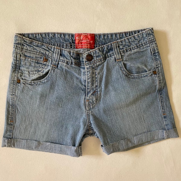 Size M Vintage Y2K Levi’s Jean Shorts Mid Rise Cuffed Rolled Hems Frayed Light Wash Denim Embroidered Stretchy Fairy Grunge Boho Cyber 2000s