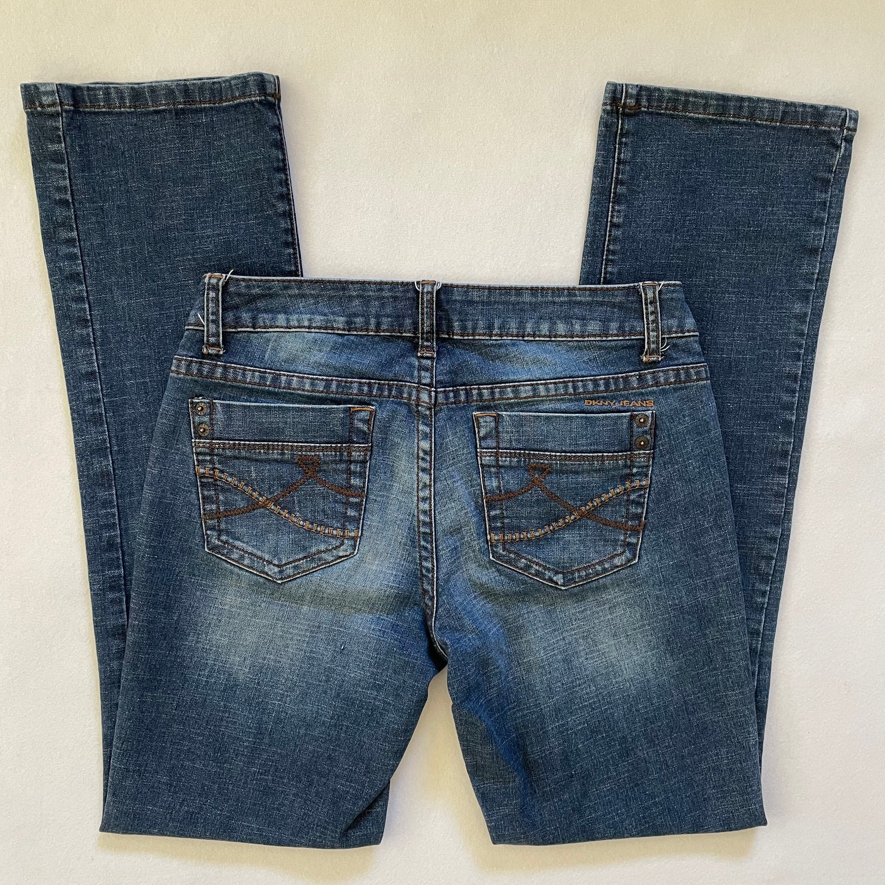 DKNY Jeans Women's Size 10 Light Wash. Color Blue RN68596