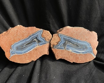 Uovo di tuono in agata blu lucidata a bande: pietra da esposizione turca