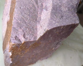 Grande esemplare di giadeite turca color lavanda/viola, qualità A+: roccia di giada grezza di Turkiyenit, 12 chili.
