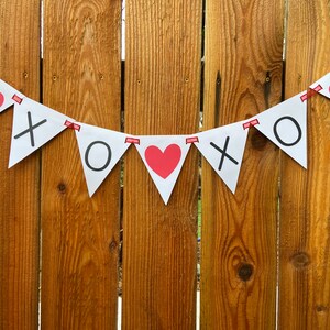 Valentines Day Banner, XOXO Valentines Day Banner, Valentines Day Decor, XOXO Banner, Garland, Love Banner, XOXO Banner, Handcrafted.