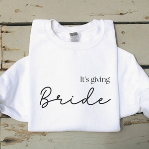 Bride Sweatshirt Gift for Her, Future Mrs Sweatshirt, New Mrs Sweater, Bride To Be Gift, Bridal Shower Gift Bridal Sweater