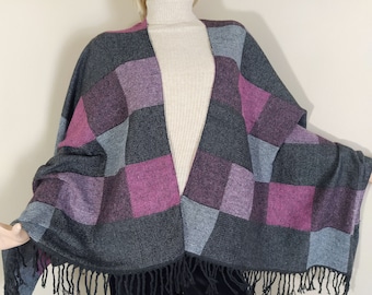 open front poncho, blanket warm poncho, women winter poncho, buffalo checkered wrap, tasseled fall shawl, oversize wooly cape, tartan cloak