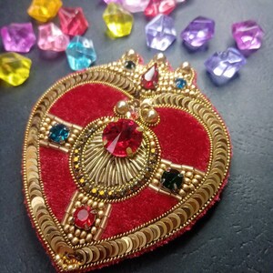 セーラームーンブローチ。オーダーメイド - Etsy 日本