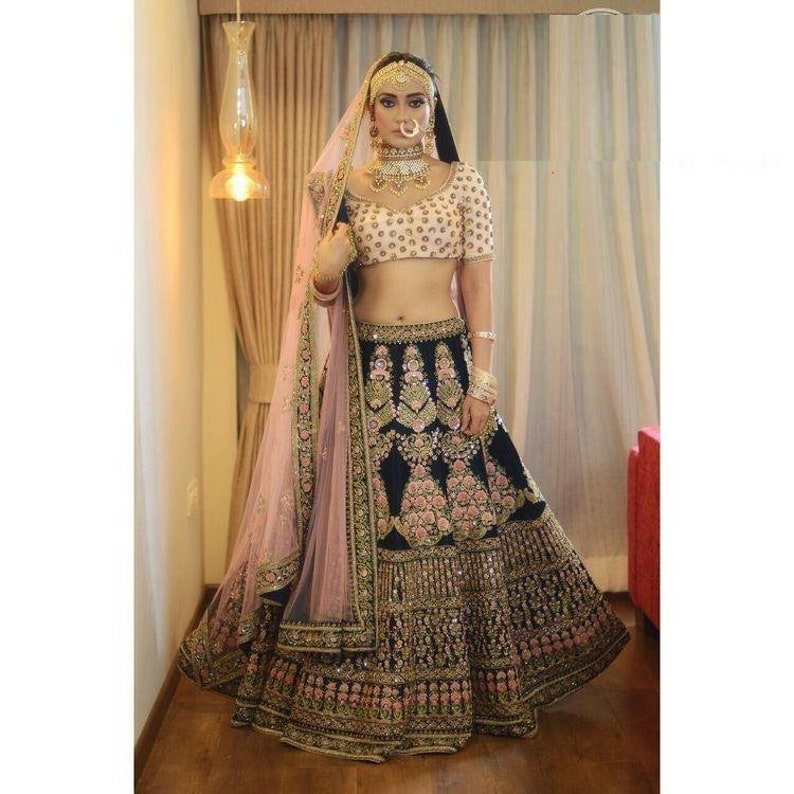 Modern /& Beauty Women/'s Partywear Dresses Embroidered Velvet Lehenga Choli Heavy Embroidery Work For India wedding wear dress