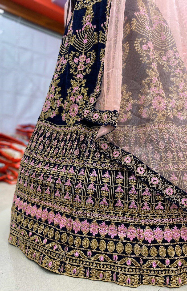 Modern /& Beauty Women/'s Partywear Dresses Embroidered Velvet Lehenga Choli Heavy Embroidery Work For India wedding wear dress
