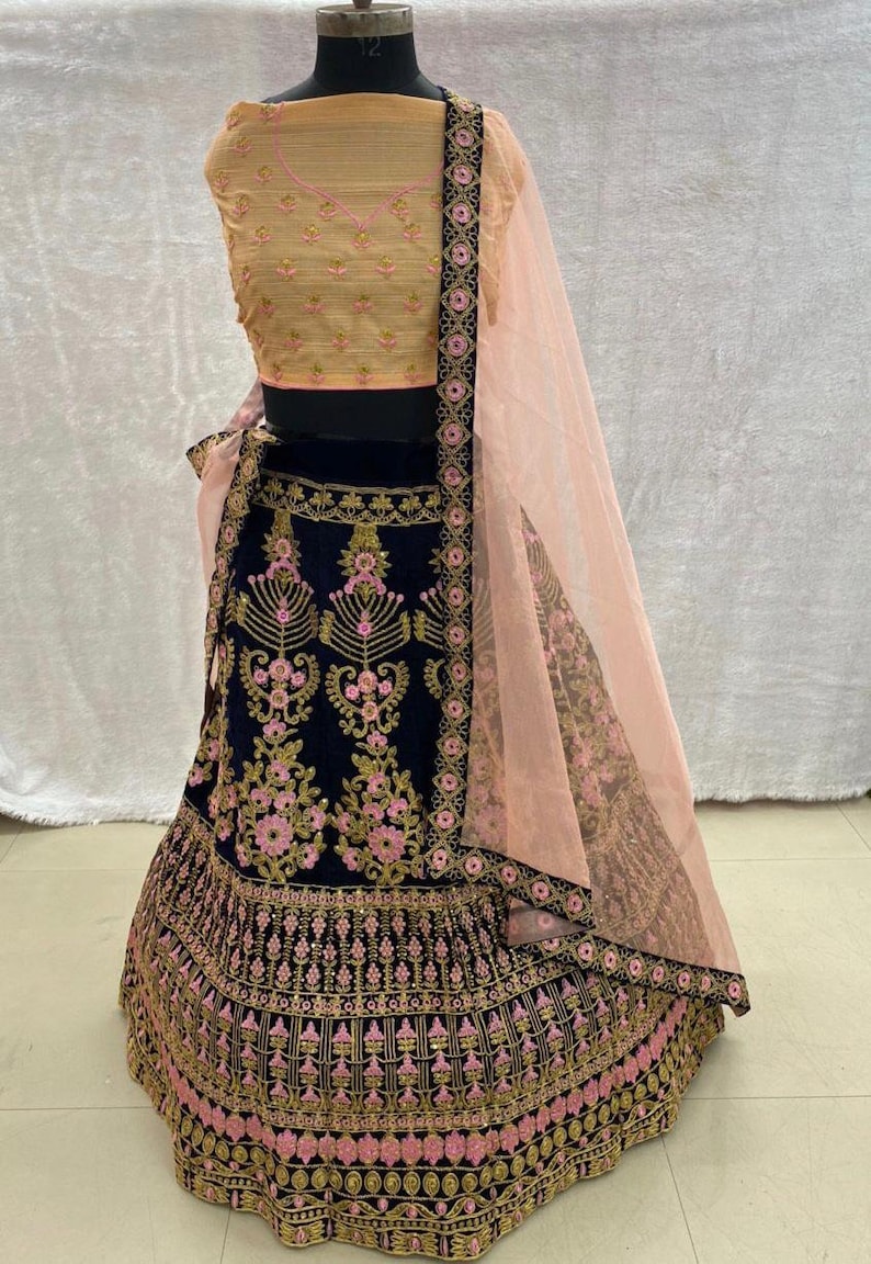 Modern /& Beauty Women/'s Partywear Dresses Embroidered Velvet Lehenga Choli Heavy Embroidery Work For India wedding wear dress