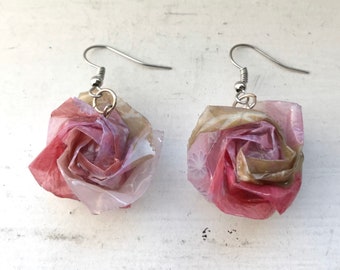 0.8”(2cm)d Origami Rose earrings light pink/pink/gold-ish