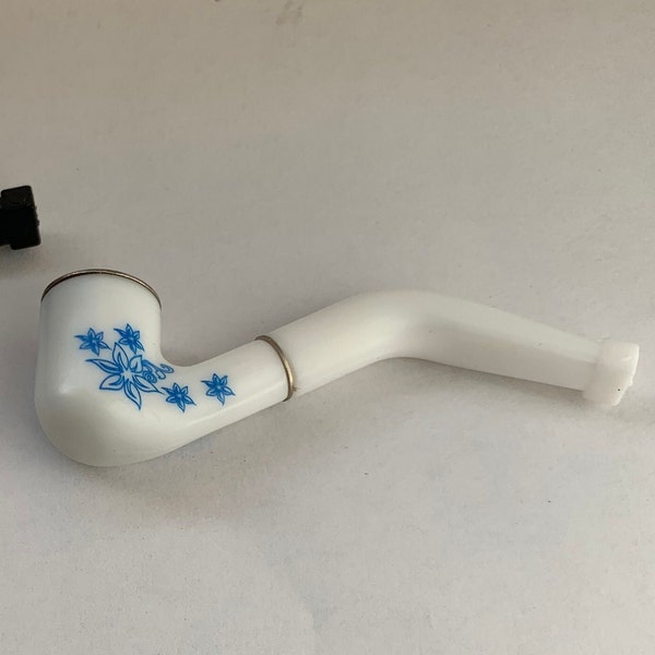 Little pipe for tobacco or decoration