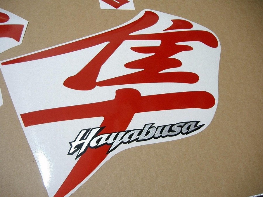 Adesivo Serbatoio Moto 3D Rilievo – Sticker Protettivo Per Suzuki Hayabusa GSX1300R – Emblema Refrattario Effetto Gel Lucido – Colore Rosso