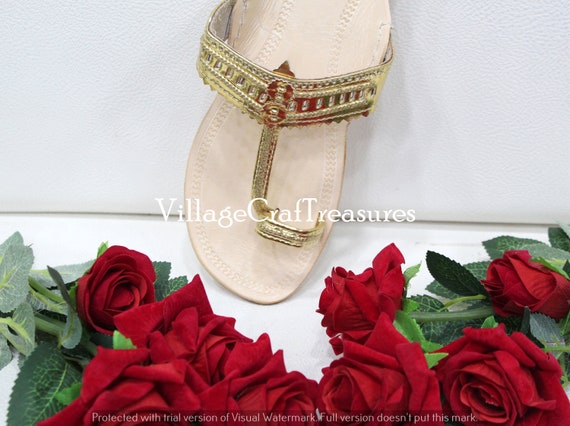 Golden women handmade slipper kolhapuri sandals khussa shoes mojari juttis