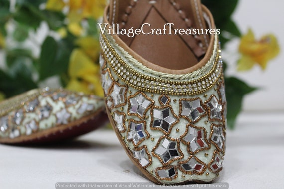 punjabi shoes for ladies