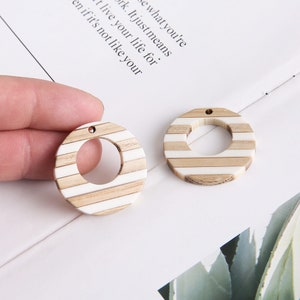 4pcs Epoxy Resin Pendants, Translucent White Resin Findings, Wood and Resin Pendant, Color Blocked, Large Round Charm