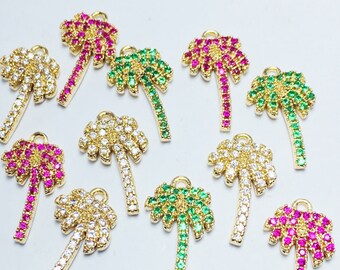 Puede incluir: Surtido de dijes de palmera de oro con adornos de cristal. Los dijes están disponibles en tres colores: verde, rosa y transparente.