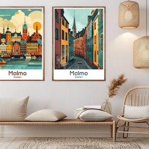 Puede incluir: Dos ilustraciones coloridas de la ciudad de Malmö, Suecia. La primera imagen muestra una ciudad con edificios y barcos en el agua. La segunda imagen muestra una escena de calle con edificios coloridos y una calle adoquinada.