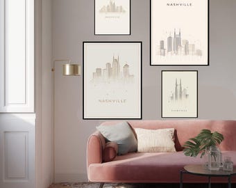 Puede incluir: Cuatro impresiones artísticas enmarcadas con ilustraciones minimalistas del horizonte de Nashville. Las impresiones están en marcos negros, con la silueta de la ciudad en un color neutro sobre un fondo claro. La palabra "NASHVILLE" está impresa debajo.
