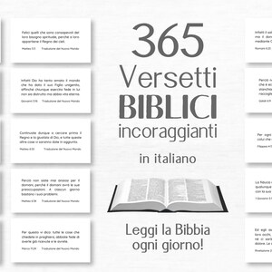 Op de afbeelding: Een verzameling van 365 bemoedigende bijbelverzen in het Italiaans, gepresenteerd als witte rechthoekige kaarten met zwarte tekst. De centrale afbeelding toont een open boek met de titel 365 Versetti BIBLICI incoraggianti in italiano.