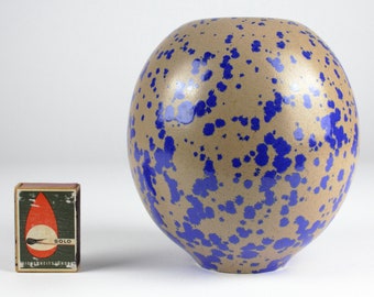 Werner Gnagel studio ceramic vase, beige  blue crystalline glaze, signed studio pottery, west German pottery