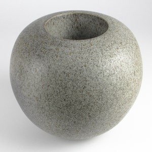 Antje Wiewinner Studio Keramik Vase: Graue doppelwandige Keramik