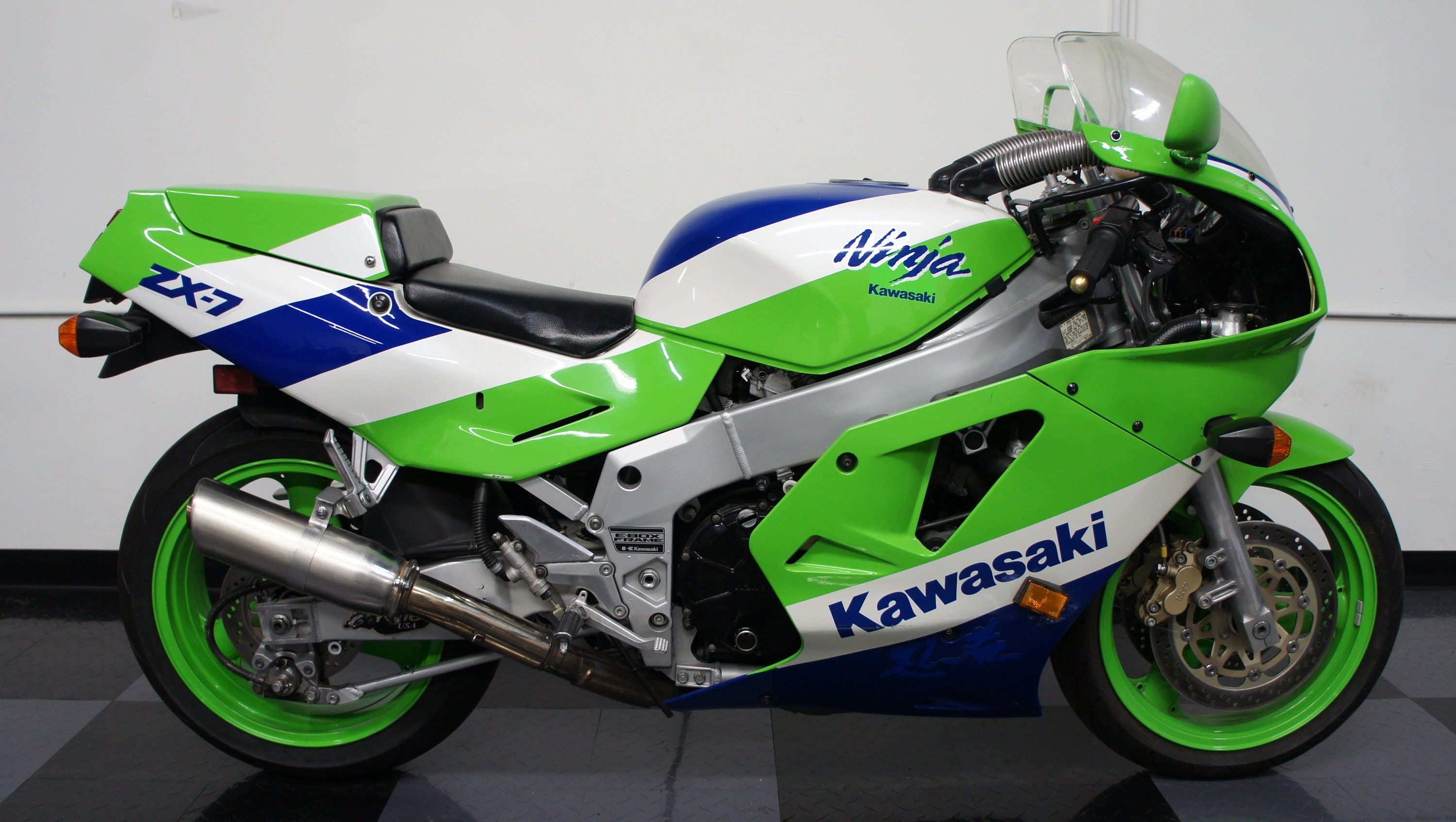 R Kawasaki ZXR750 H1/H2 Review (1989-1990) + Buying Guide