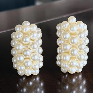 Beautiful Vintage Faux Pearl Cluster Clip on Earrings - So Pretty!!