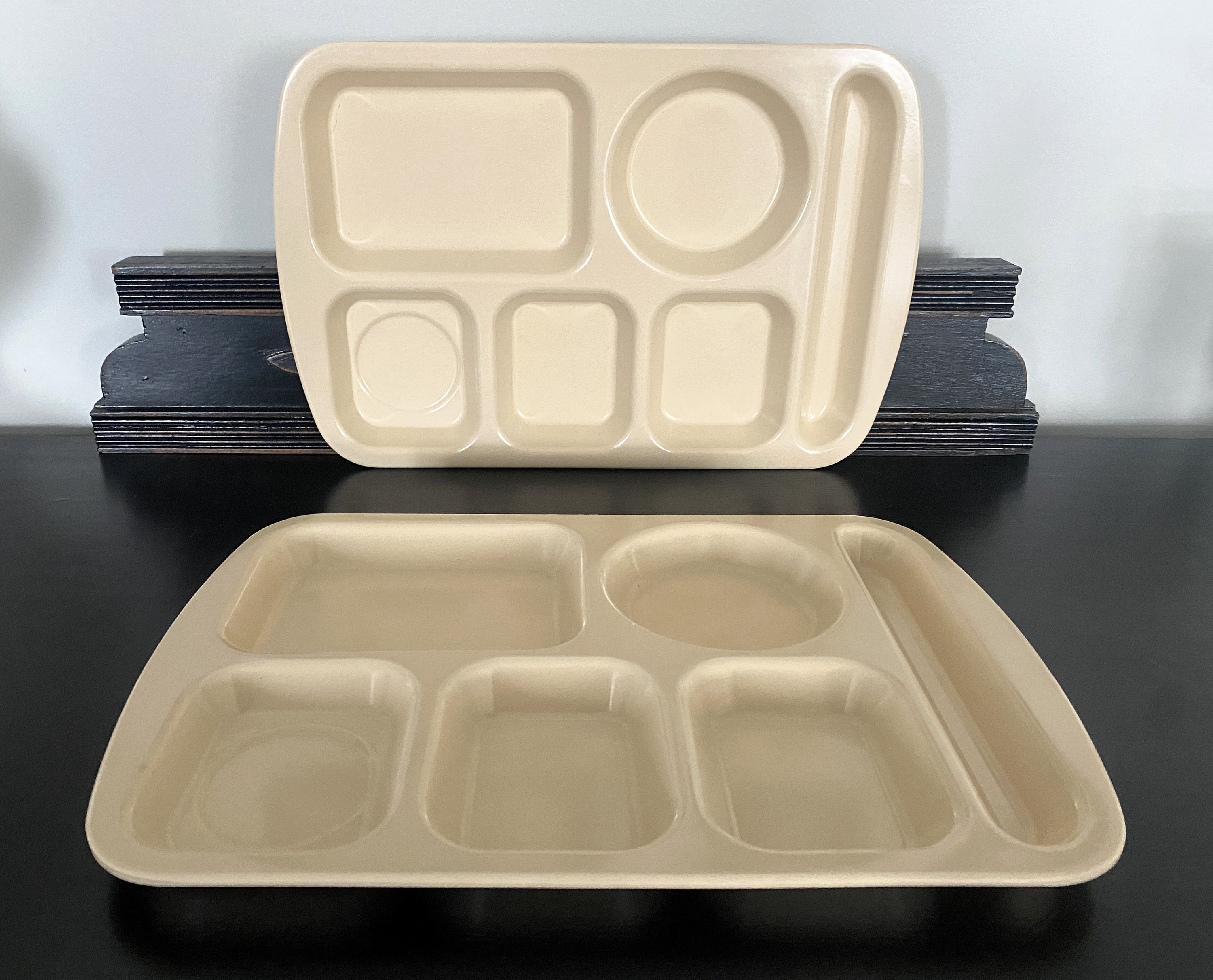 Two '2' VTG Vollrath USA Stackable School Lunch Cafeteria Trays 14x10  Divided