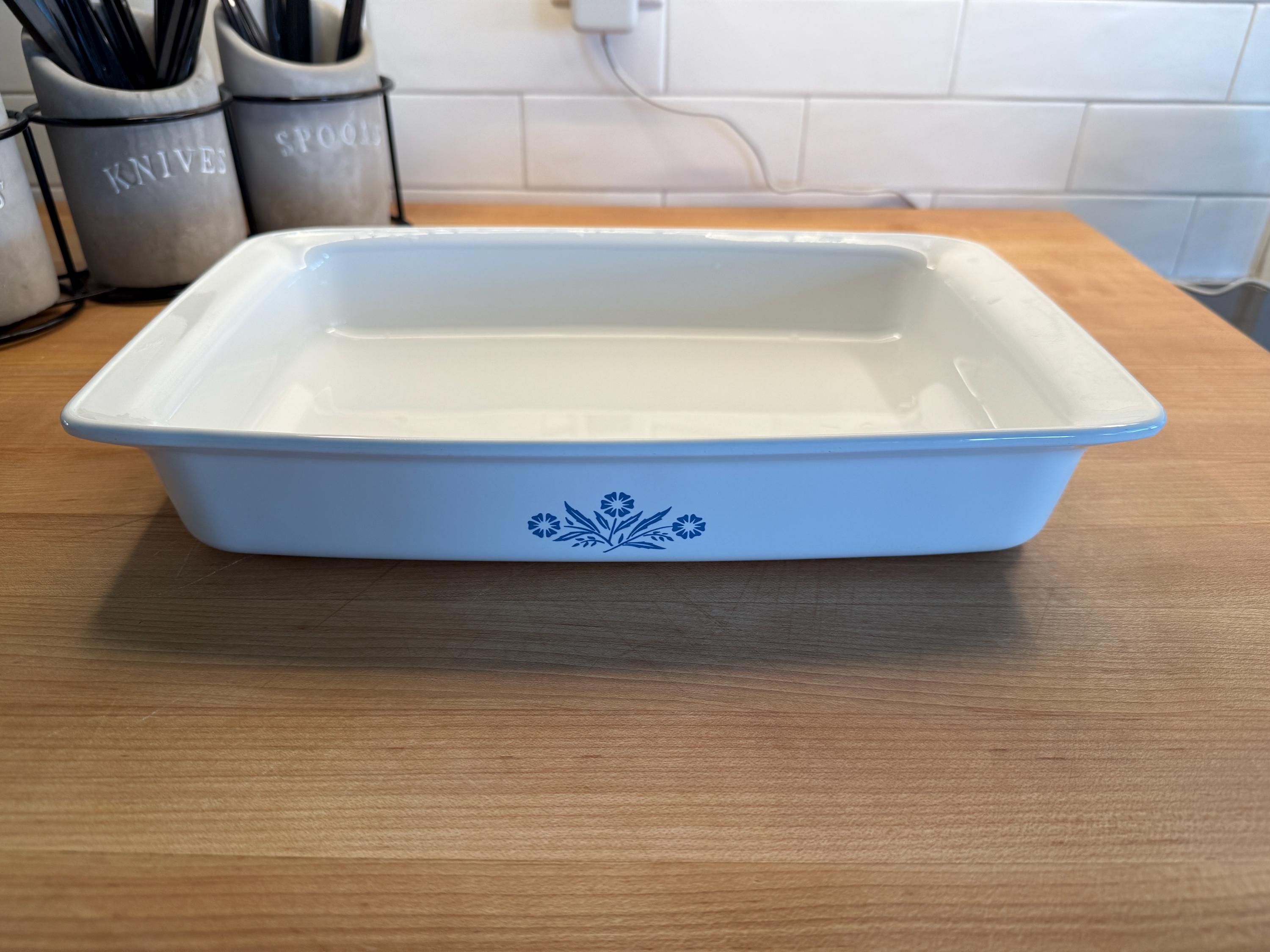 コーニングウエア　 ブルーフラワー 2QT オーブン皿　P-332 Amazon.com: Corning Ware Cornflower Blue 2 QT Casserole Cake