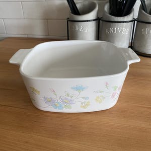 Cacerola Corning Ware Pastel Bouquet de 1 1/2 cuartos, Corning Ware A-1 1/2-B