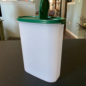 Tupperware Modular Mates 4 Container w/Green &quot;Pour-All&quot; Seal - #1614, 9-3/4 Cups (2.3L)