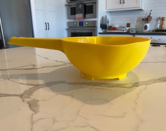 Vintage Tupperware 1 Qt. Yellow Strainer w/Handle, Tupperware Yellow Colander, Tupperware !200