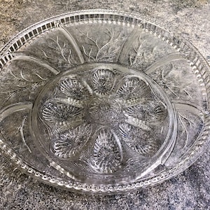 Indiana Glass Pebble Leaf Clear Large Round Divided Relish / Deviled Egg Tray