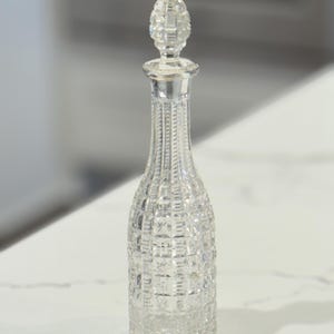 Vinagrera de cristal tallado única y rara con tapón de vidrio