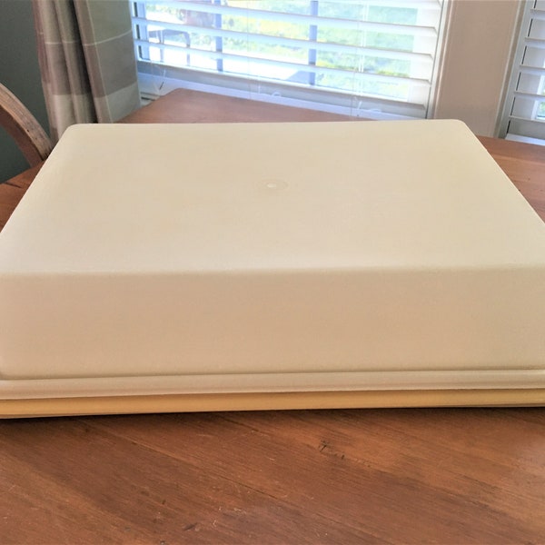 Tupperware Fresh-N-Fancy Cake Taker- Harvest Gold Base w/Sheer White Top - Tupperware #622, Tupperware Sheet Cake Taker