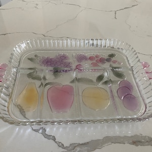 Schweres Glas-5-Abschnitt-FRUITS-Relish-Tablett - Farbe getönt - von Indiana Glass, Obstgeprägte geteilte und behandelte Platte