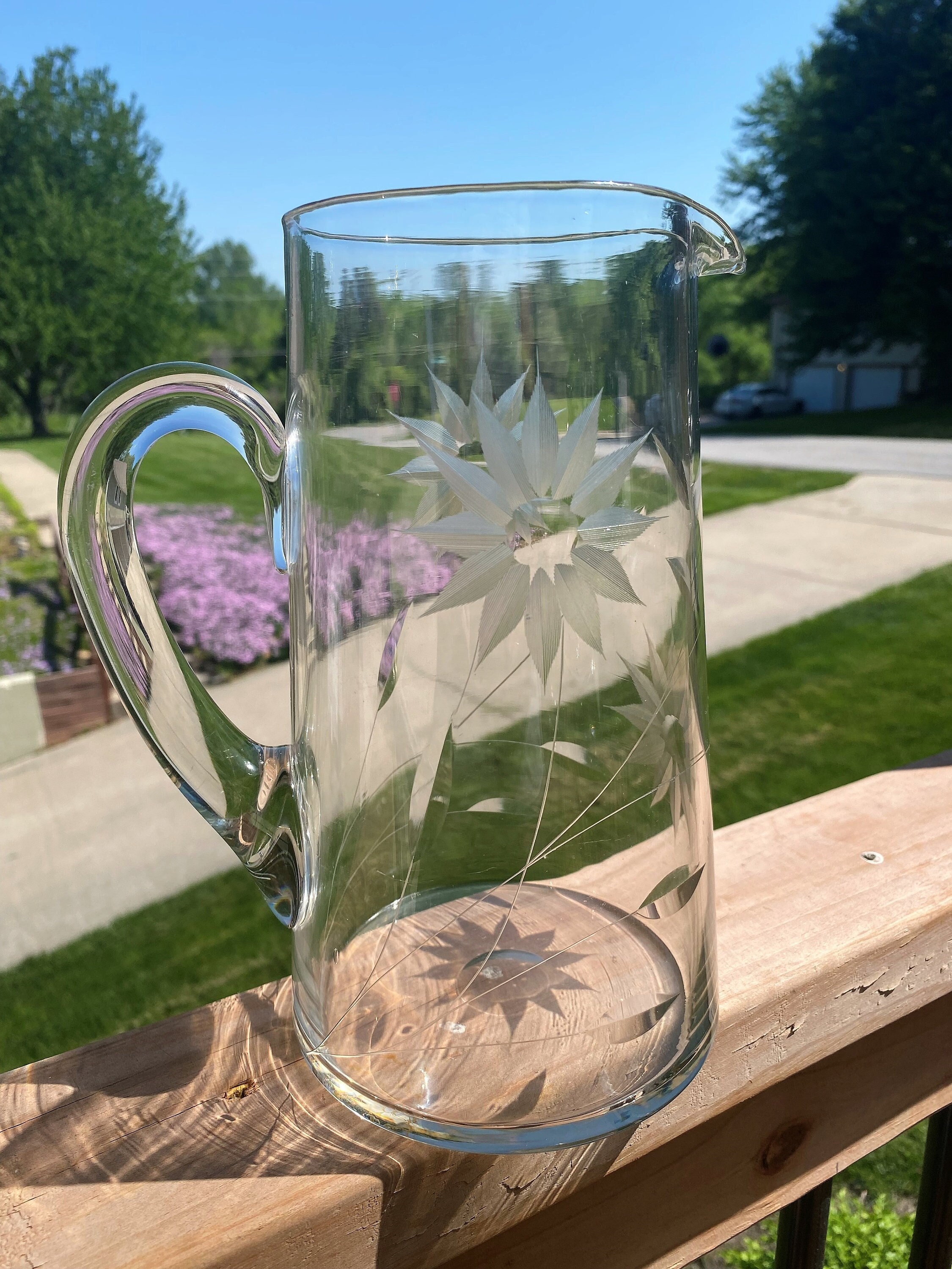 Elegant Clear Glass Pitcher With Crystal-cut Daisy Pattern Beautiful Piece  7287 