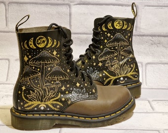 Custom Dr Martens, painted doc martens, hand painted shoes, personalised boots, custom boots