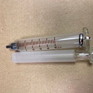 Rare 1950’s vintage 5cc all glass syringe mint condition made in Japan