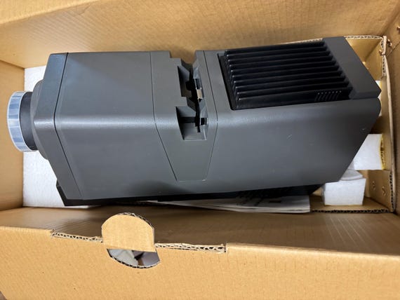 Cabin Procabin 67-Z Mamiya 67 Slide, Projector, Mint in Box